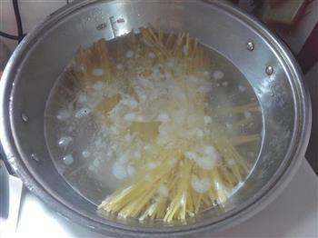 白玉菇高汤意面的做法步骤2