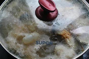 如何做出奶白色鱼汤的做法图解7