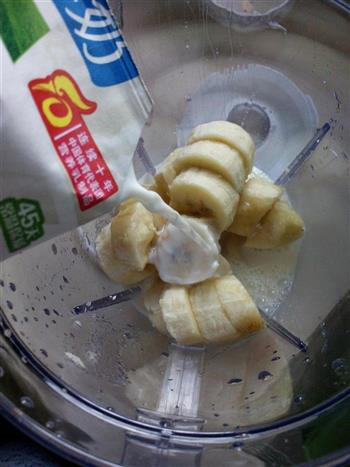 香蕉奶昔的做法图解3