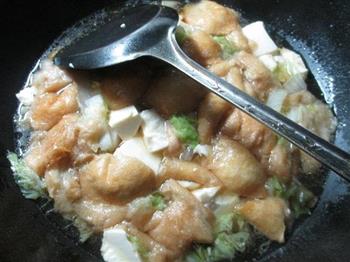 白菜油面筋煮豆腐的做法步骤9