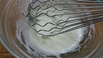 酸奶肉松蛋糕的做法步骤2
