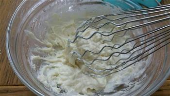 酸奶肉松蛋糕的做法步骤3