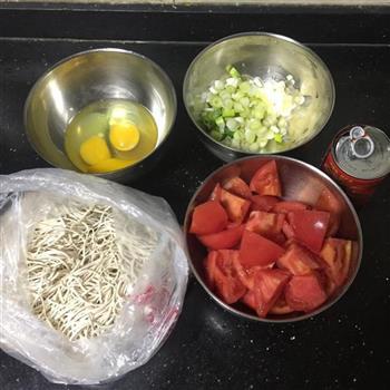西红柿鸡蛋面的做法步骤1