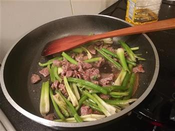 芹菜炒牛肉丝的做法步骤5