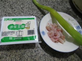 虾仁莴笋煮豆腐的做法图解1