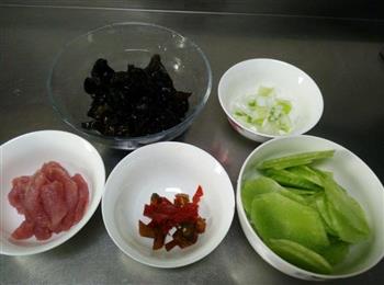 泡椒炒木耳莴笋肉片的做法步骤1