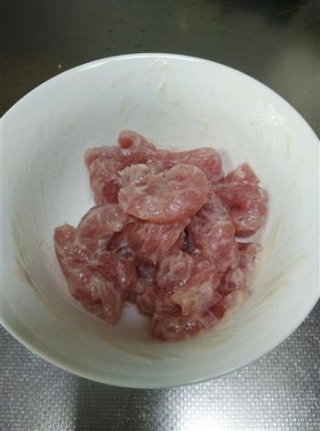 泡椒炒木耳莴笋肉片的做法步骤3