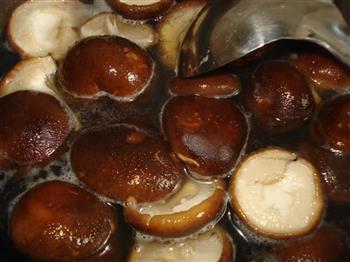 香菇培根焖饭的做法图解2