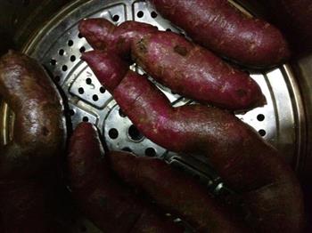 紫薯紫米红豆月饼的做法图解2