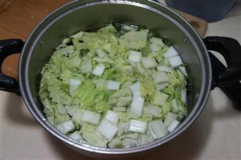 白菜肉丸汤的做法步骤5