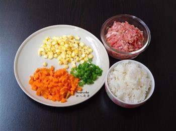 玉米肉末炒饭的做法步骤1
