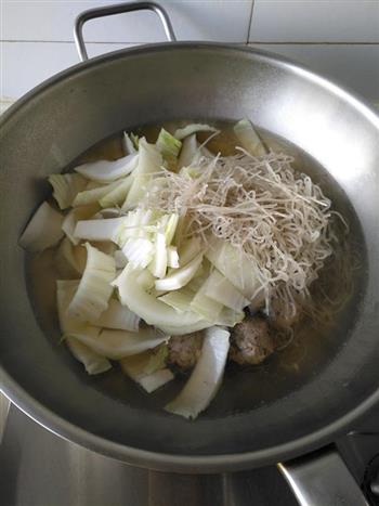 香菇肉丸炖白菜的做法图解10