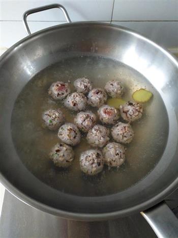 香菇肉丸炖白菜的做法图解8