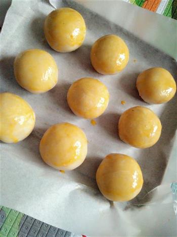 肉松麻薯蛋黄酥的做法步骤16