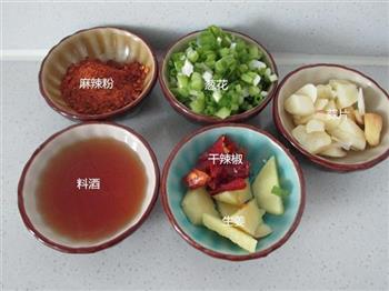 咸肉花菜干锅的做法步骤4