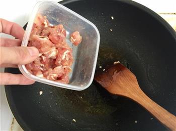 笋衣香菇炒肉的做法步骤5