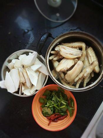 杏鲍菇红烧鸡爪的做法步骤1