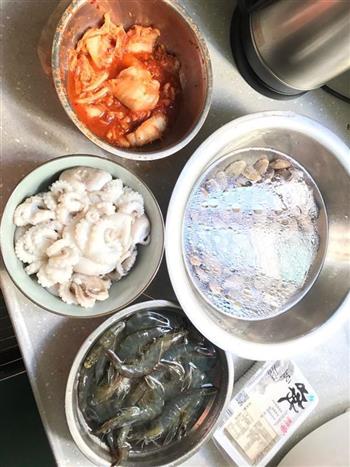 海鲜泡菜锅的做法步骤1