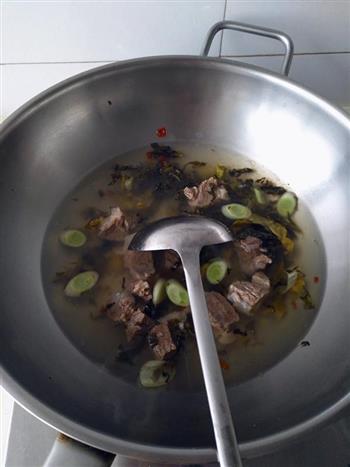 酸菜牛肉砂锅米线的做法步骤7