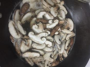蘑菇汇土豆的做法步骤1