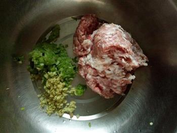 韭菜猪肉饺子的做法步骤3