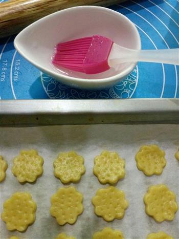 酥脆奶香小饼干的做法步骤5