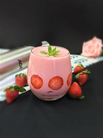 草莓奶昔的做法图解6