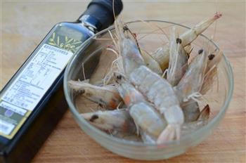 橄榄油黑椒煎大虾的做法步骤1