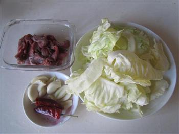 牛肉炒包菜的做法步骤1