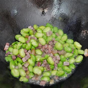蚕豆火腿焖饭的做法步骤4