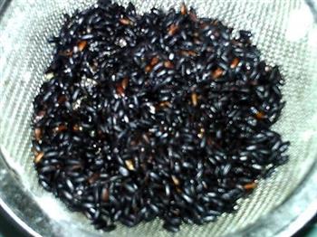 核桃黑米红枣浆的做法步骤3