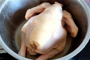 砂锅版盐焗鸡的做法步骤3
