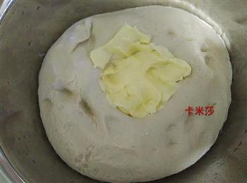 核桃葡萄干面包的做法步骤2