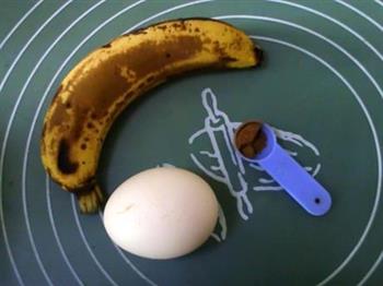肉桂香蕉煎蛋饼的做法步骤1