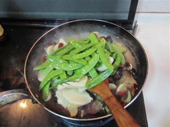 湘味腊肉荷兰豆的做法步骤7