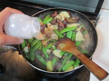 湘味腊肉荷兰豆的做法步骤8