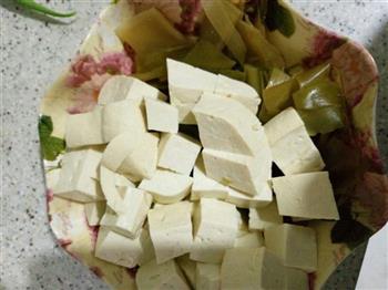 腊八蒜炖白菜大豆腐的做法步骤2