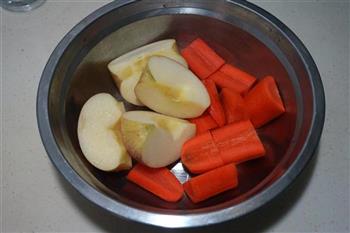 胡萝卜苹果汁的做法步骤2