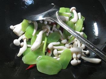 白玉菇炒莴笋的做法步骤4