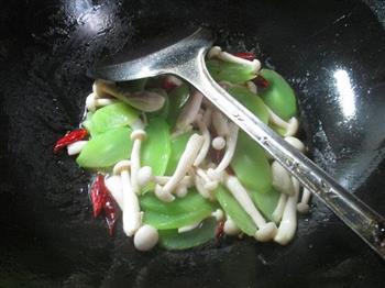 白玉菇炒莴笋的做法步骤8