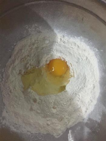 葱香鸡蛋花卷的做法步骤1