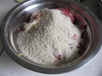 川味粉蒸肉的做法步骤2