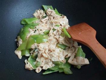 尖椒干豆腐的做法步骤4