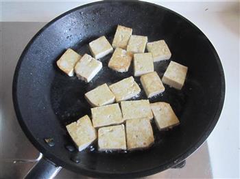 平菇肉片炒豆腐的做法图解2