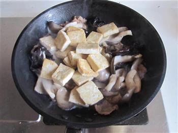 平菇肉片炒豆腐的做法图解7