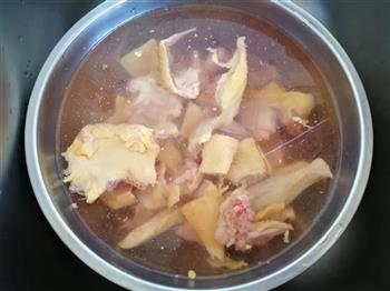 红参枸杞土鸡汤的做法步骤1