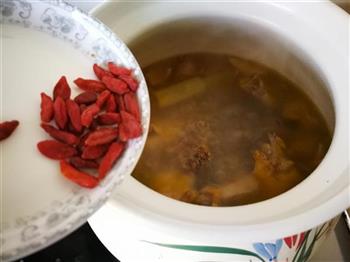 红参枸杞土鸡汤的做法步骤10