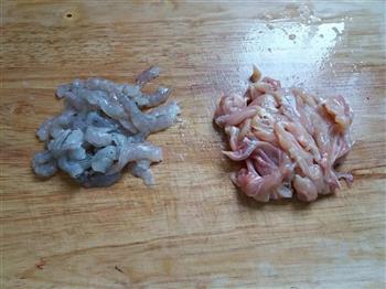 鲜虾鸡肉砂锅粥的做法图解2
