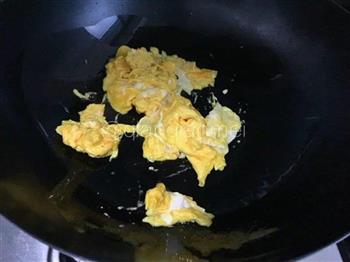 木耳炒鸡蛋的做法步骤2