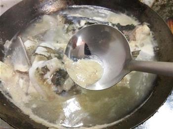 蘑菇豆腐鱼头汤的做法步骤7